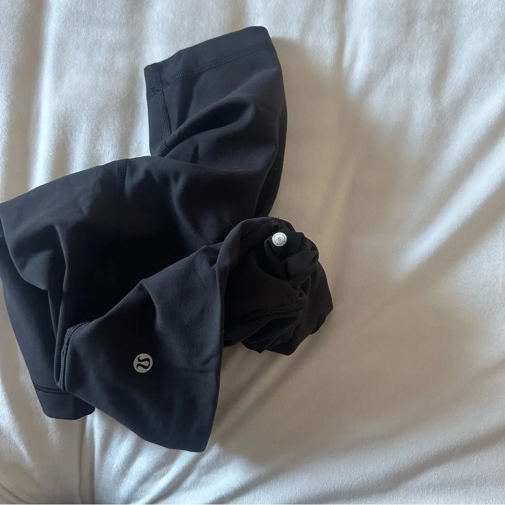 Lululemon Black Biker Shorts Size 6 – Like New / Barely Worn - Picture 3 of 3